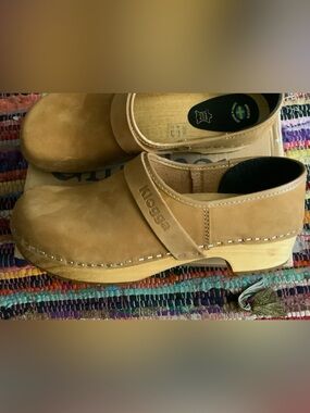 Classic Tan Leather Women's Clog - Slip-On Comfort